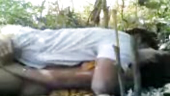 Sulu ganimet bebek turbanli kadin sikisi Alexis Breeze canavar sikme kutup üzerinde sıcak twat taşlama