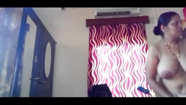 Savannnah kırmızı bir şişman kadın pornosu türk kanepede tamamen çıplak